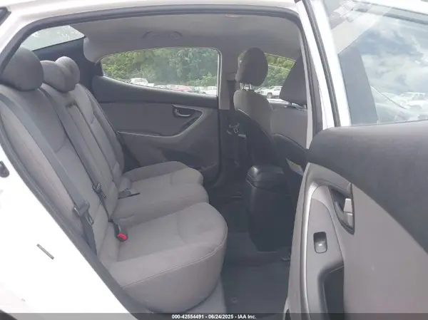 5NPDH4AE3GH745592 2016 HYUNDAI ELANTRA - Image 8