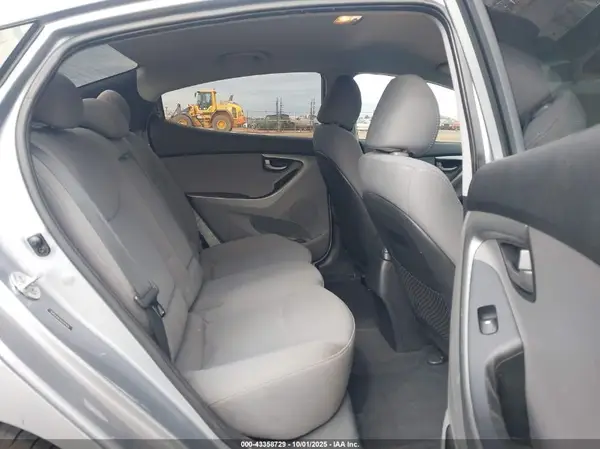 5NPDH4AE3GH747410 2016 HYUNDAI ELANTRA - Image 8