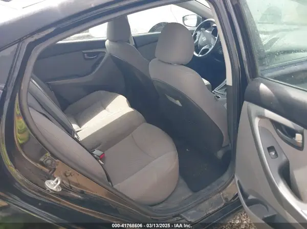 5NPDH4AE3GH747665 2016 HYUNDAI ELANTRA - Image 8