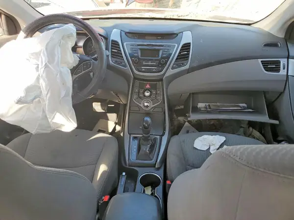 5NPDH4AE3GH748167 2016 HYUNDAI ELANTRA - Image 8