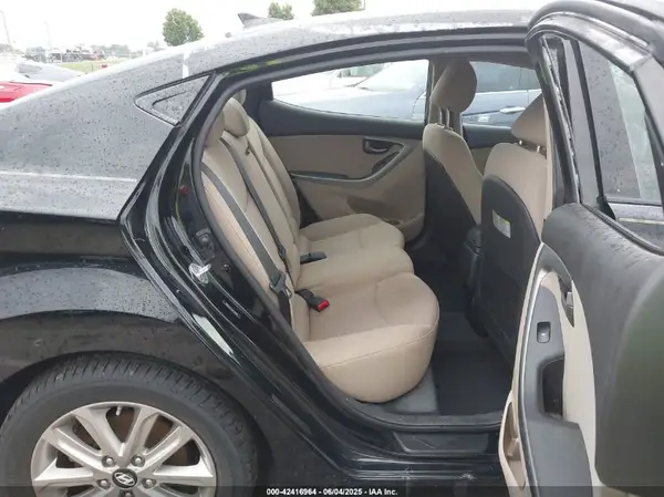 5NPDH4AE3GH748704 2016 HYUNDAI ELANTRA - Image 8