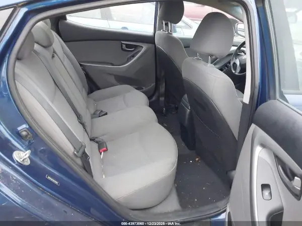 5NPDH4AE3GH749657 2016 HYUNDAI ELANTRA - Image 8