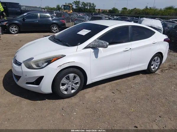 5NPDH4AE3GH752235 2016 HYUNDAI ELANTRA - Image 2
