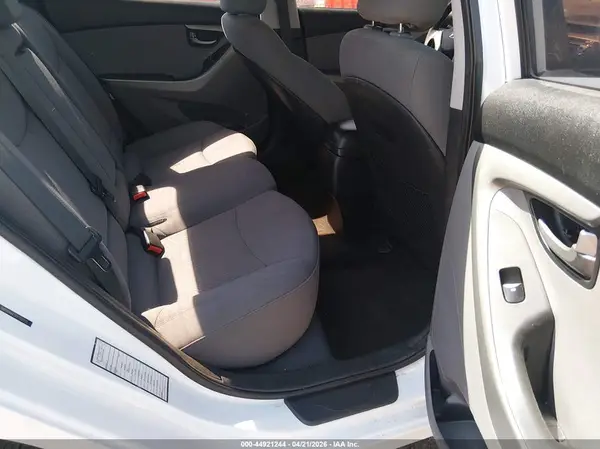5NPDH4AE3GH752235 2016 HYUNDAI ELANTRA - Image 8