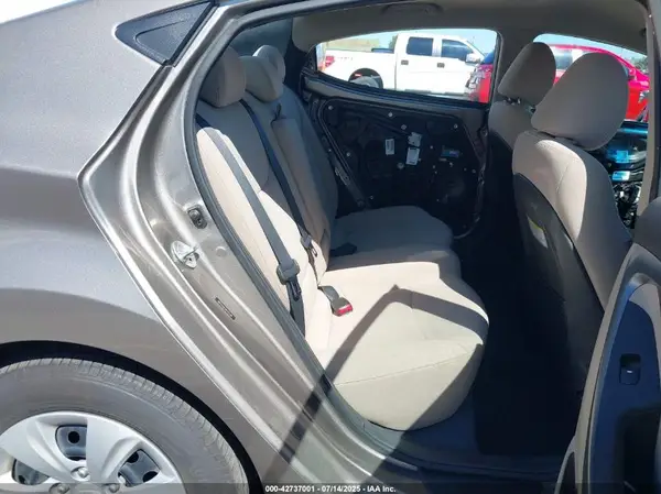 5NPDH4AE3GH752395 2016 HYUNDAI ELANTRA - Image 8