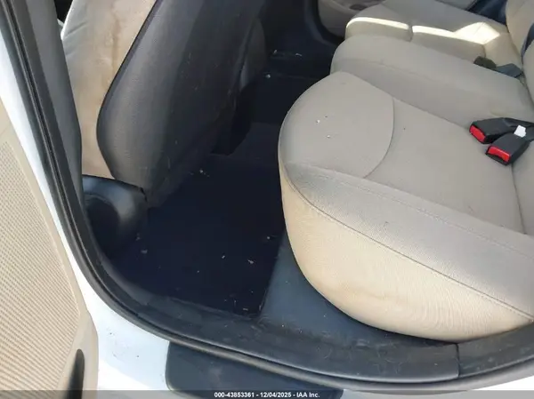 5NPDH4AE3GH752719 2016 HYUNDAI ELANTRA - Image 8