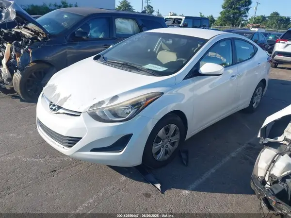 5NPDH4AE3GH755197 2016 HYUNDAI ELANTRA - Image 2