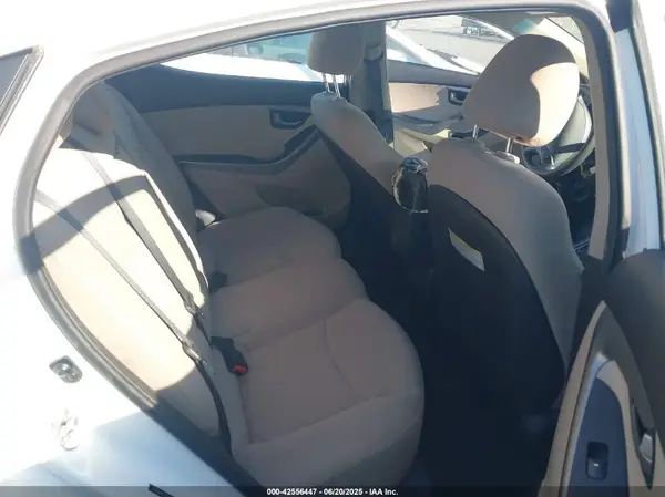 5NPDH4AE3GH755197 2016 HYUNDAI ELANTRA - Image 8