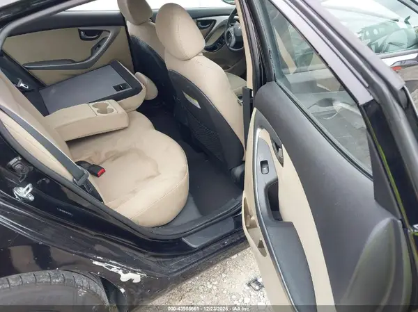 5NPDH4AE3GH755703 2016 HYUNDAI ELANTRA - Image 8