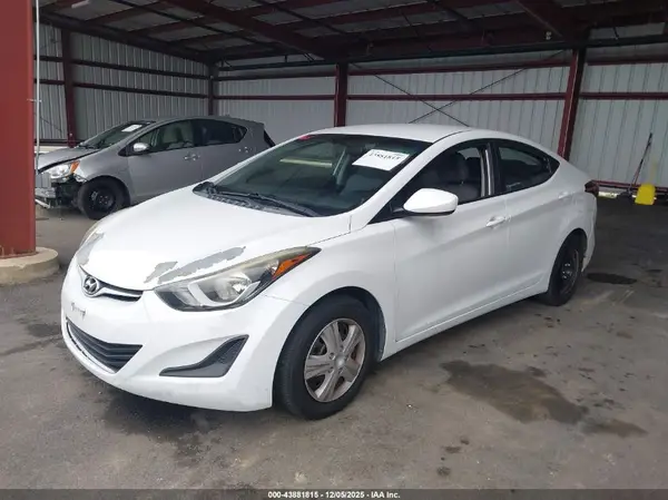 5NPDH4AE3GH755992 2016 HYUNDAI ELANTRA - Image 2