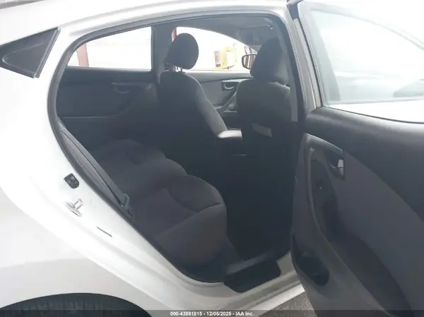 5NPDH4AE3GH755992 2016 HYUNDAI ELANTRA - Image 8