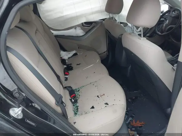 5NPDH4AE3GH756401 2016 HYUNDAI ELANTRA - Image 8