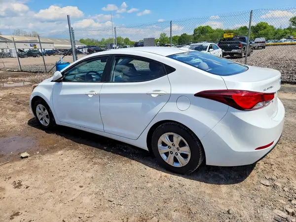 5NPDH4AE3GH758911 2016 HYUNDAI ELANTRA - Image 2