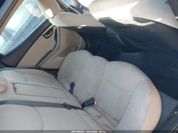5NPDH4AE3GH759881 2016 HYUNDAI ELANTRA - Image 8