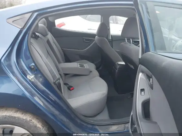 5NPDH4AE3GH763607 2016 HYUNDAI ELANTRA - Image 8