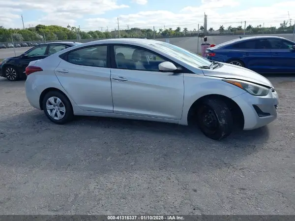 5NPDH4AE3GH767415 2016 HYUNDAI ELANTRA - Image 1