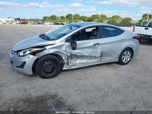 5NPDH4AE3GH767415 2016 HYUNDAI ELANTRA - Image 2