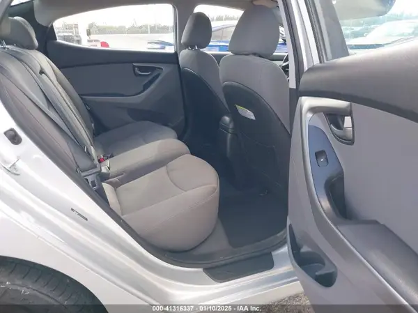 5NPDH4AE3GH767415 2016 HYUNDAI ELANTRA - Image 8