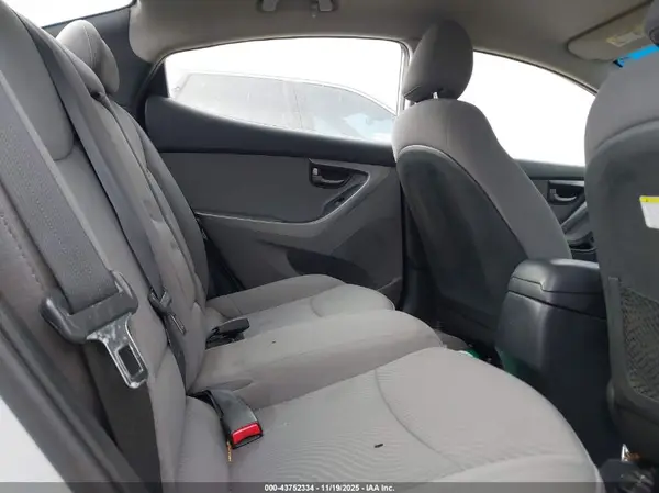 5NPDH4AE3GH768628 2016 HYUNDAI ELANTRA - Image 8
