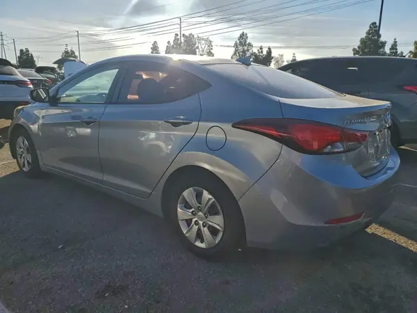 5NPDH4AE3GH769472 2016 HYUNDAI ELANTRA - Image 2