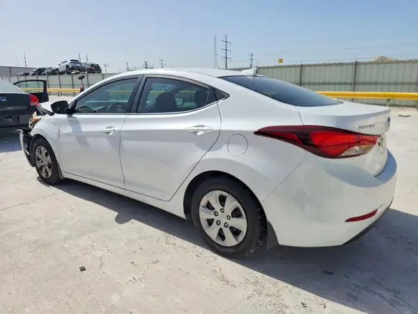 5NPDH4AE3GH769584 2016 HYUNDAI ELANTRA - Image 2