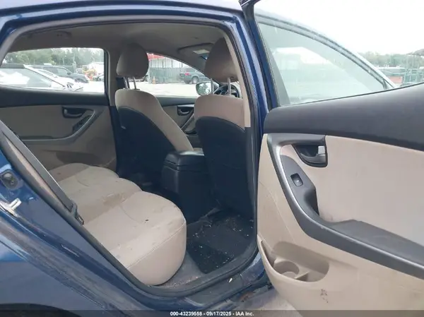5NPDH4AE3GH770685 2016 HYUNDAI ELANTRA - Image 8