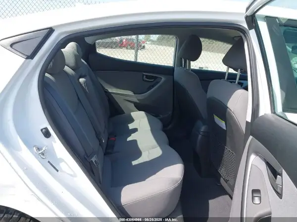 5NPDH4AE3GH772226 2016 HYUNDAI ELANTRA - Image 8