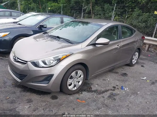 5NPDH4AE3GH776647 2016 HYUNDAI ELANTRA - Image 2