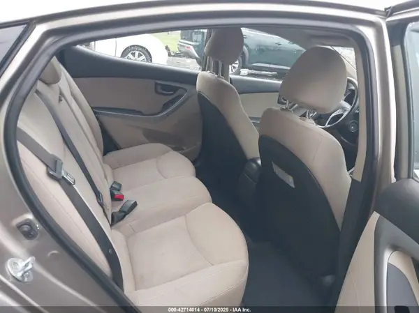 5NPDH4AE3GH776647 2016 HYUNDAI ELANTRA - Image 8