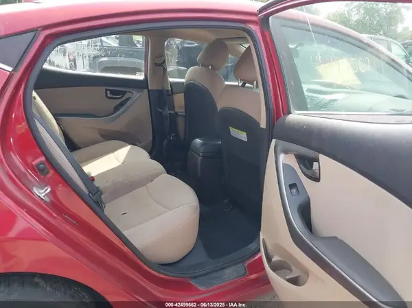 5NPDH4AE3GH777636 2016 HYUNDAI ELANTRA - Image 8