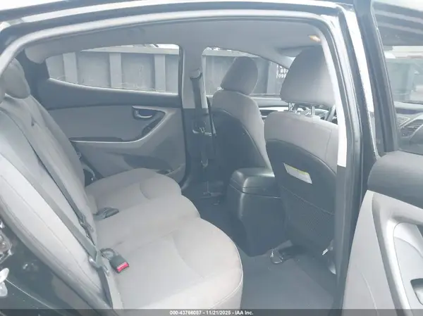 5NPDH4AE3GH782562 2016 HYUNDAI ELANTRA - Image 8