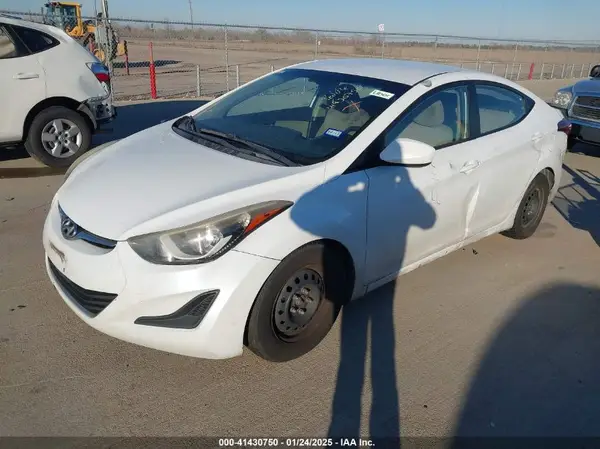 5NPDH4AE3GH783565 2016 HYUNDAI ELANTRA - Image 2