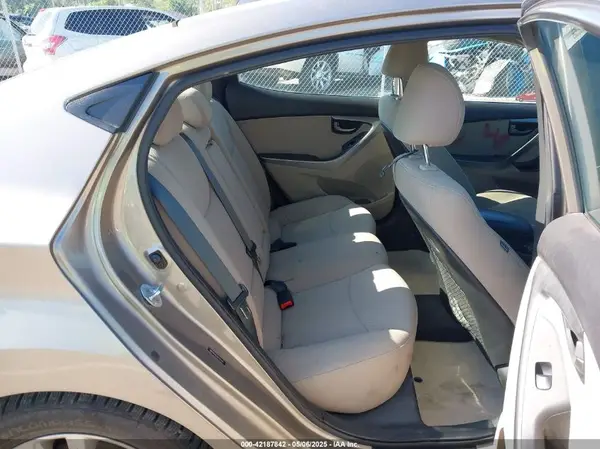 5NPDH4AE3GH785218 2016 HYUNDAI ELANTRA - Image 8