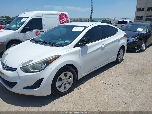 5NPDH4AE3GH789611 2016 HYUNDAI ELANTRA - Image 2