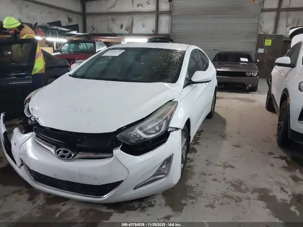 5NPDH4AE4GH655044 2016 HYUNDAI ELANTRA - Image 2