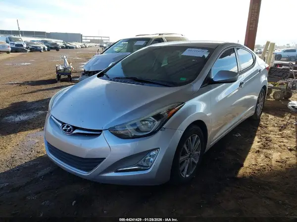 5NPDH4AE4GH657635 2016 HYUNDAI ELANTRA - Image 2