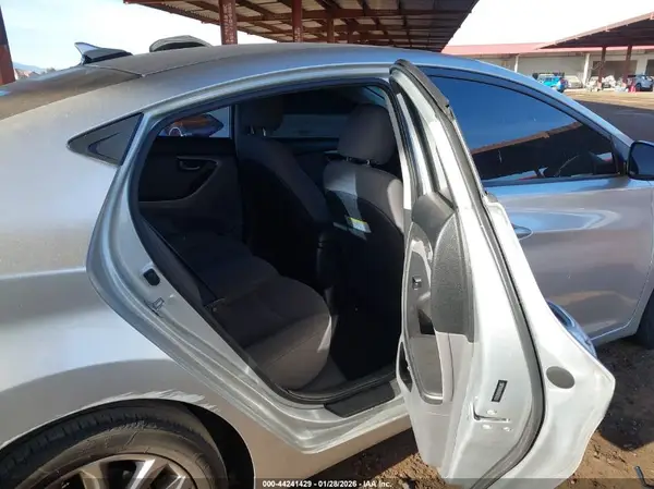 5NPDH4AE4GH657635 2016 HYUNDAI ELANTRA - Image 8