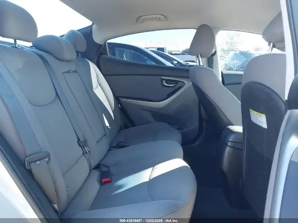 5NPDH4AE4GH657974 2016 HYUNDAI ELANTRA - Image 8