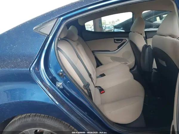 5NPDH4AE4GH658185 2016 HYUNDAI ELANTRA - Image 8