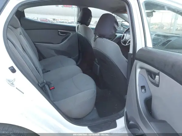 5NPDH4AE4GH660180 2016 HYUNDAI ELANTRA - Image 8