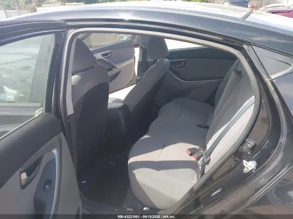5NPDH4AE4GH661331 2016 HYUNDAI ELANTRA - Image 8