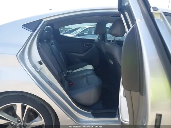 5NPDH4AE4GH662396 2016 HYUNDAI ELANTRA - Image 8