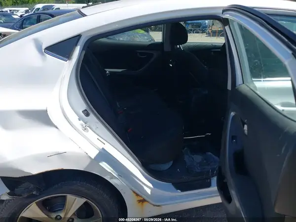 5NPDH4AE4GH668800 2016 HYUNDAI ELANTRA - Image 8