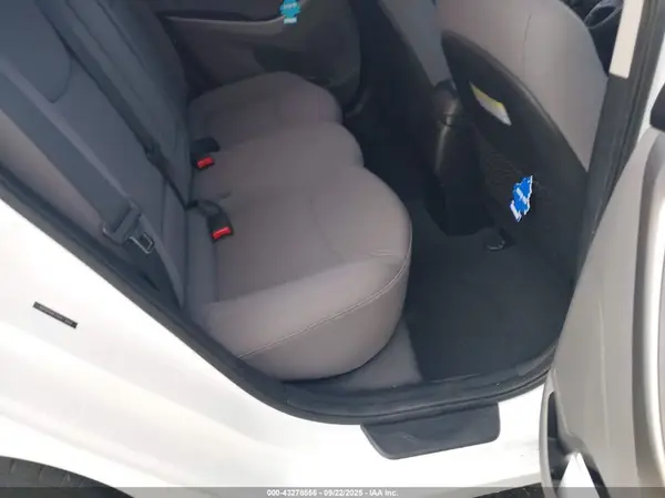 5NPDH4AE4GH673849 2016 HYUNDAI ELANTRA - Image 8