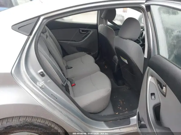5NPDH4AE4GH681644 2016 HYUNDAI ELANTRA - Image 8