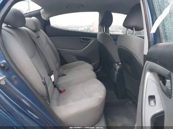5NPDH4AE4GH694040 2016 HYUNDAI ELANTRA - Image 8