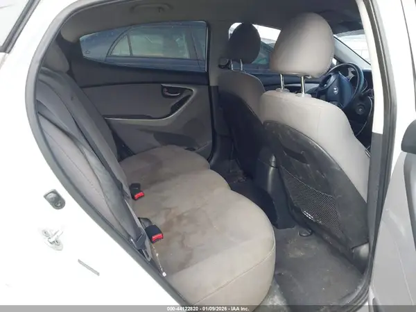 5NPDH4AE4GH695558 2016 HYUNDAI ELANTRA - Image 8