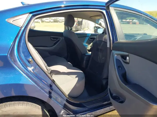 5NPDH4AE4GH699299 2016 HYUNDAI ELANTRA - Image 8