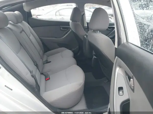 5NPDH4AE4GH701147 2016 HYUNDAI ELANTRA - Image 8