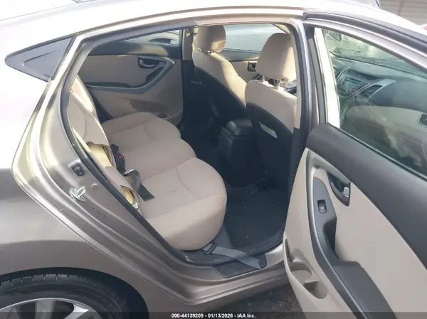 5NPDH4AE4GH704596 2016 HYUNDAI ELANTRA - Image 8